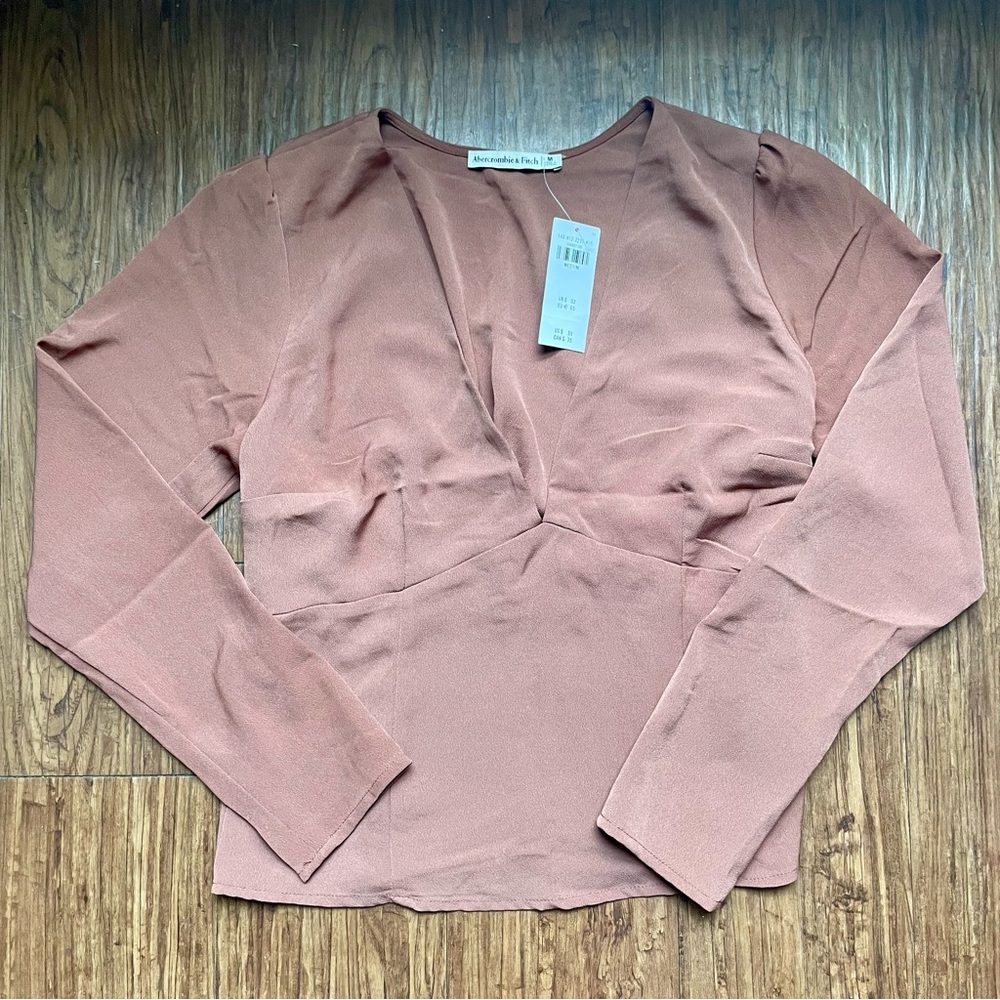 Abercrombie & Fitch Long-Sleeve Deep-V Top (M)